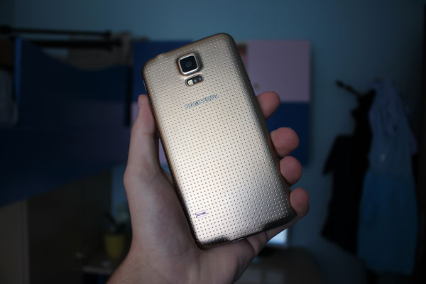 galaxy-s5-gold-design